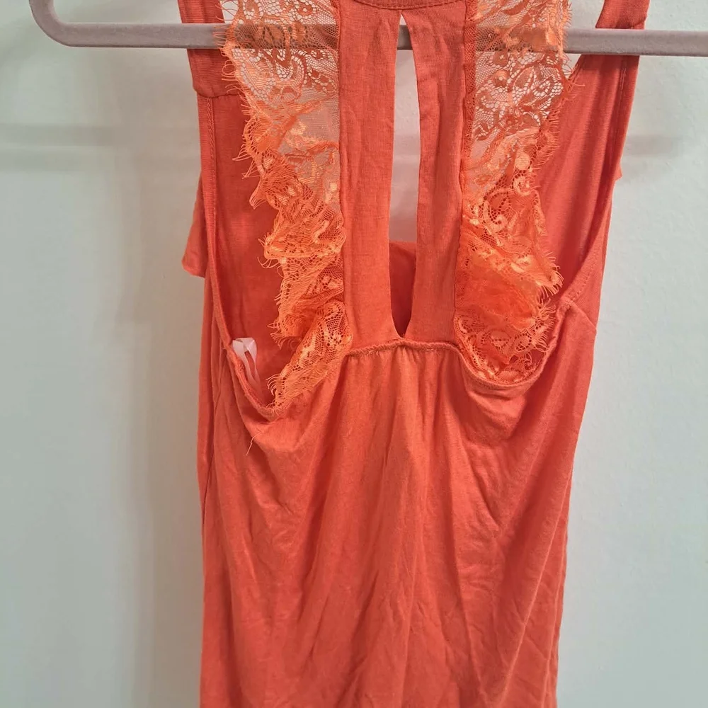Charlotte Russe new with Tags. tank keyhole back Orange Ruffled Lace Back Top - Picture 2 of 2